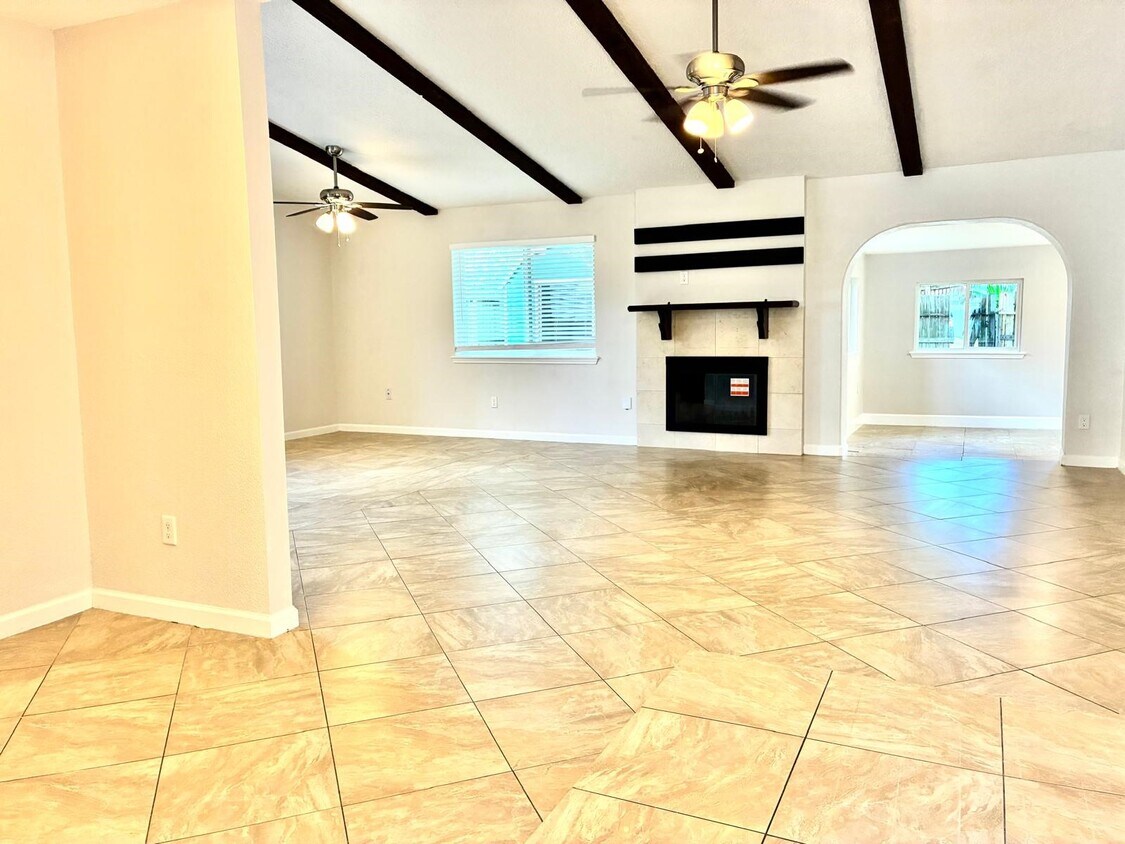 Primary Photo - 16927 Hibiscus Ln