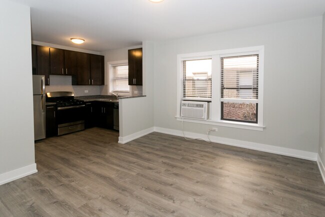 Foto del edificio - 705 W Brompton Ave