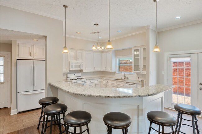 Foto del edificio - 1205 Brook Hollow Dr