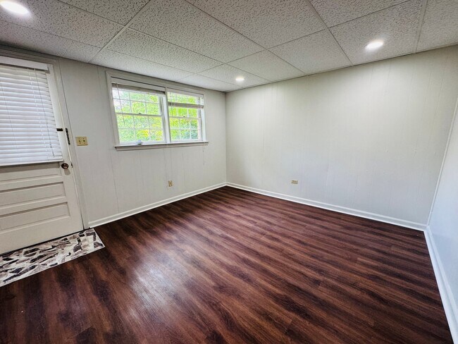 Foto del edificio - 4875 Millen Dr