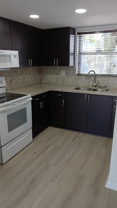 Primary Photo - 9373 Fontainebleau Blvd