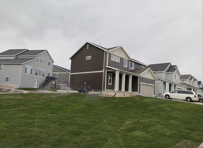 Building Photo - 2421 S Blue Water Ln