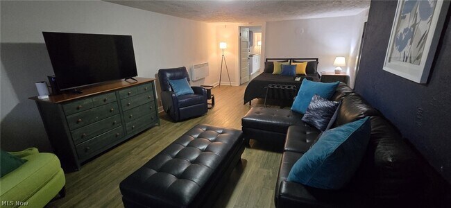 Building Photo - 1856 Lampson Rd