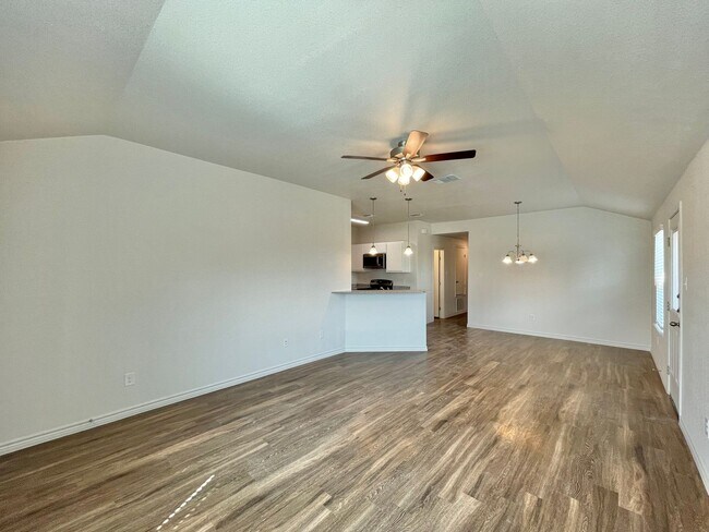 Foto del edificio - 1704 Castroville Trl