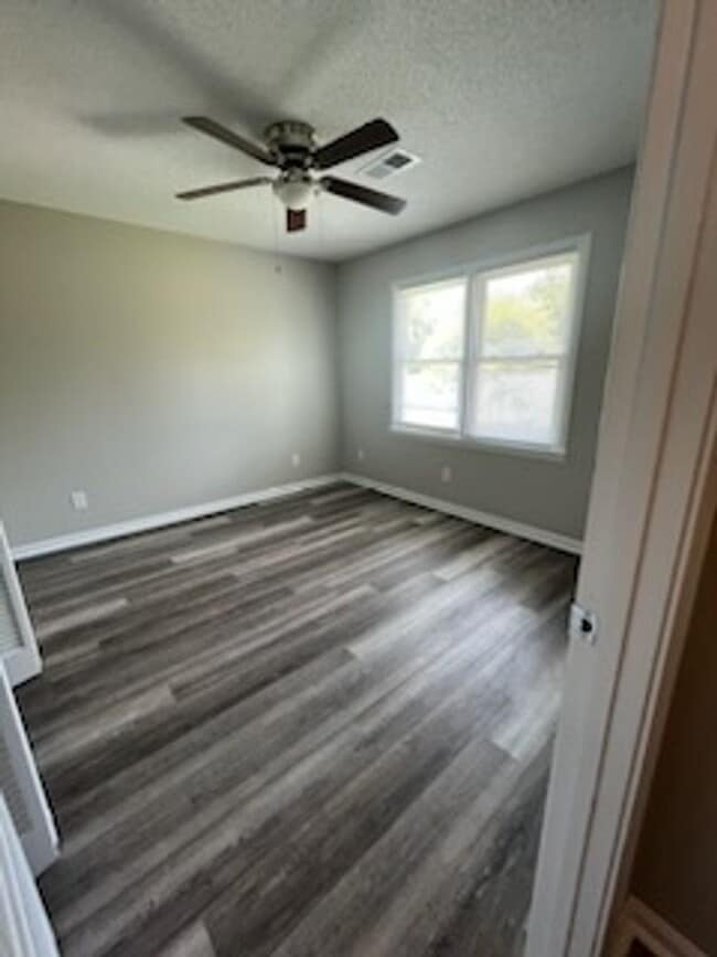 Building Photo - 2228oa