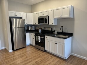 Building Photo - 80 Main St