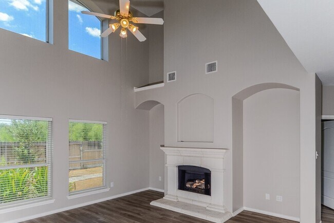 Foto del edificio - 17811 Memorial Trail Dr