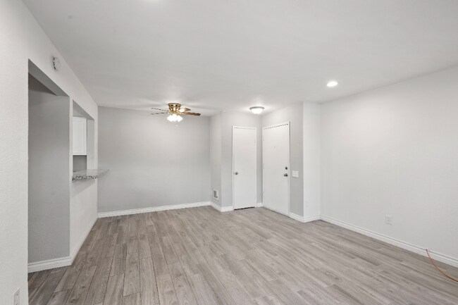 Foto del edificio - 7932 Mission Center Ct
