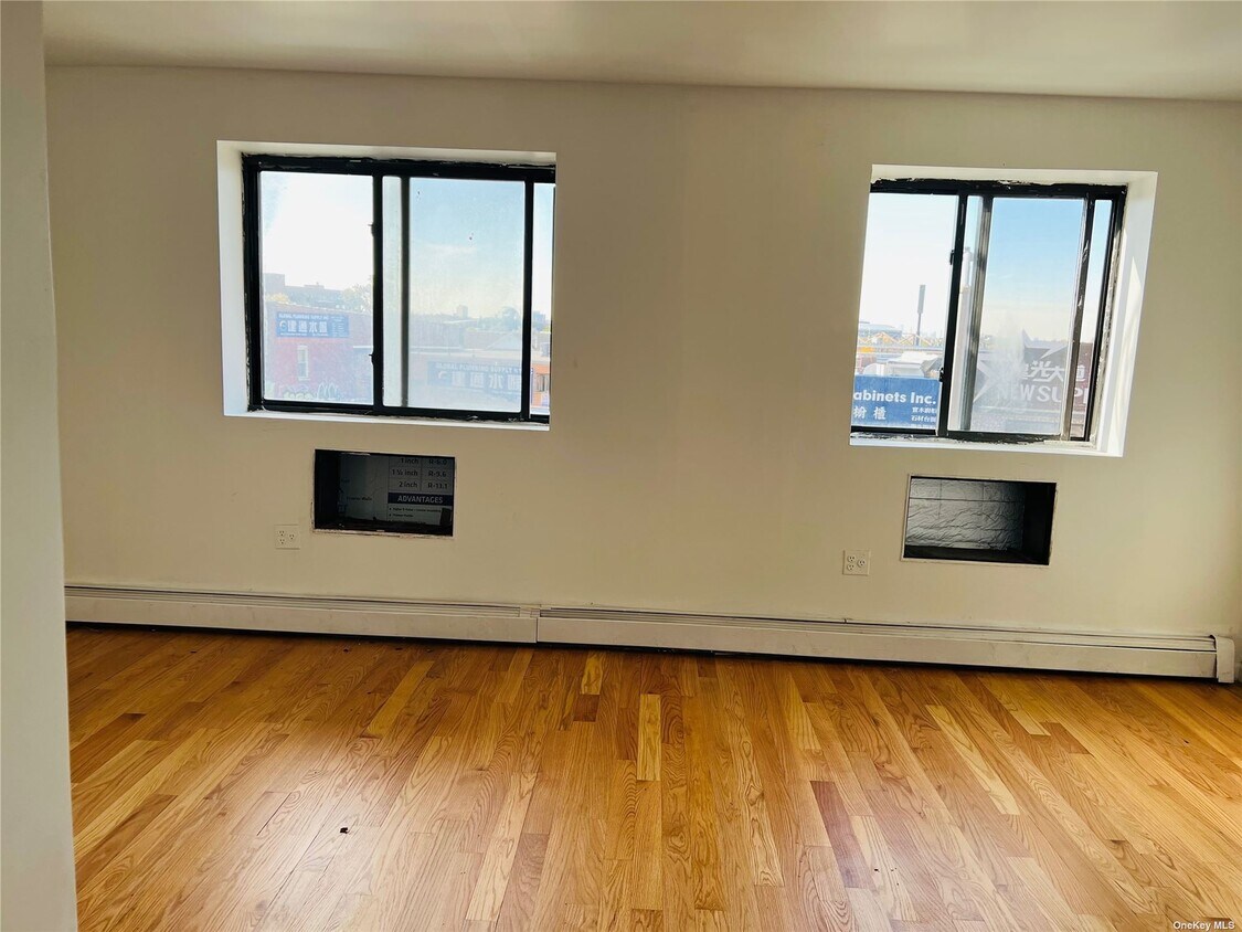 4203 College Point Blvd Unit 2 FL, Flushing, NY 11354 Room for Rent