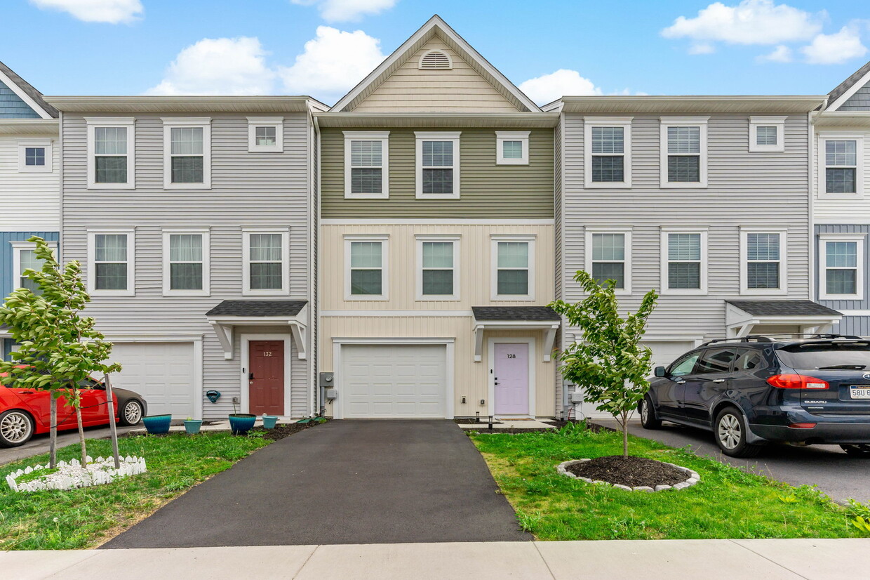 128 Furlong Way, Martinsburg, WV 25404 Townhome Rentals in