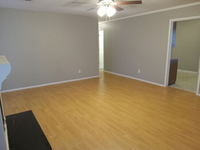Building Photo - Gregory - Brooken Hill Drive Duplex