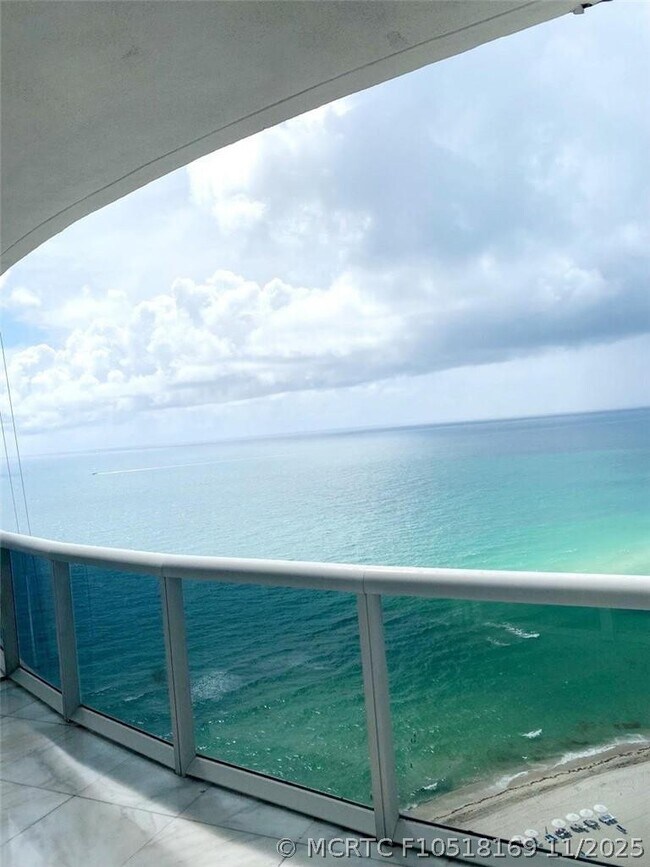 Building Photo - 16001 Collins Ave
