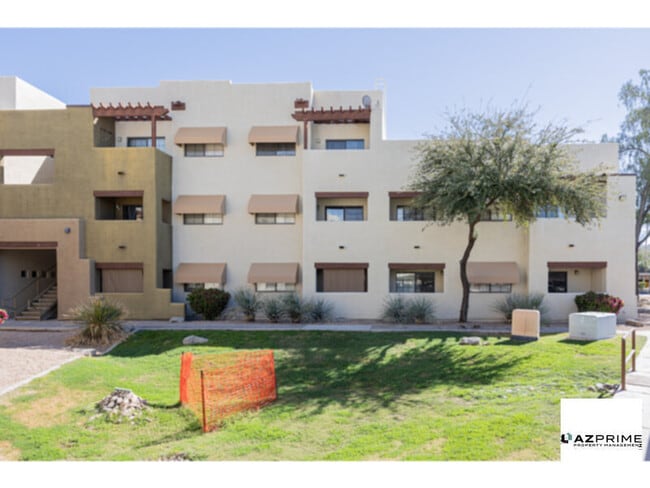 Building Photo - South Mountain Convenience in this Lovely 1/1 Phoenix Condo!