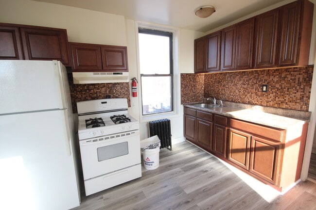 Building Photo - 204 Hudson St