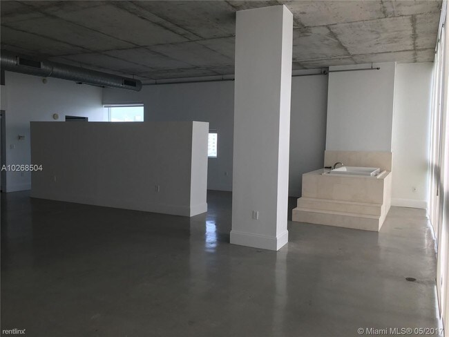 Foto del edificio - 7934 West Dr