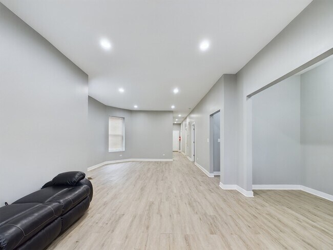 Foto del edificio - 7324 South Union Avenue Unit 1