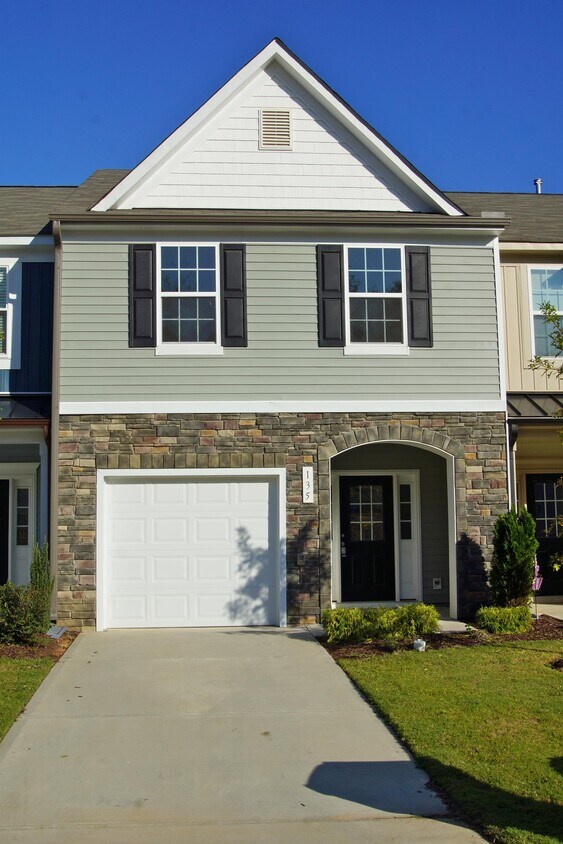 Primary Photo - 135 Polaris Ave