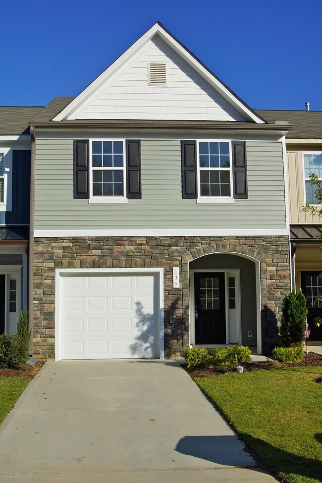 Building Photo - 135 Polaris Ave