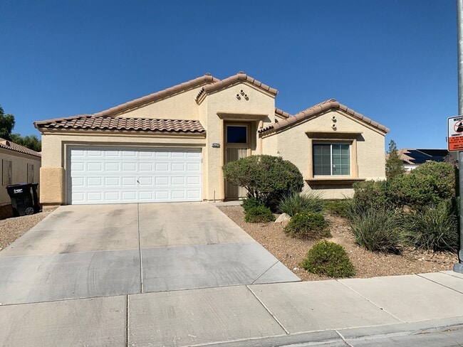 Building Photo - 3bed/2bath single story house with spaciou...