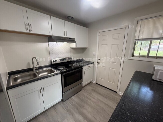Foto del edificio - 1415 Comstock Ln