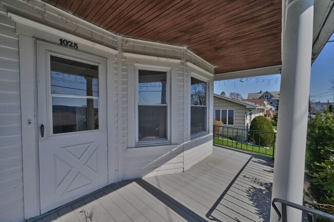 Building Photo - 1025 RIDGE St
