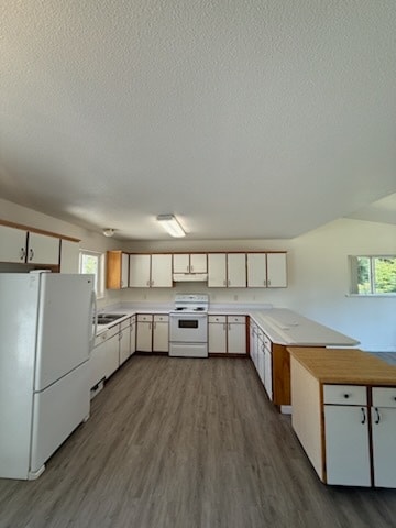 Building Photo - 2350 Howland Hill Rd