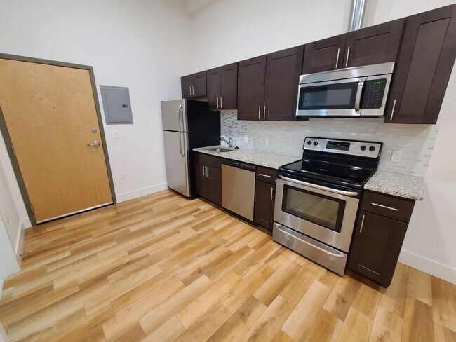 Foto del edificio - Large studio newly renovated! - AVAILABLE ...