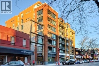 Building Photo - 231-231 E Pender St