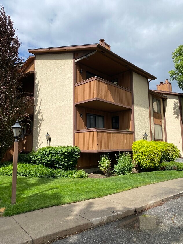 Primary Photo - 1087 E Countrywoods Cir
