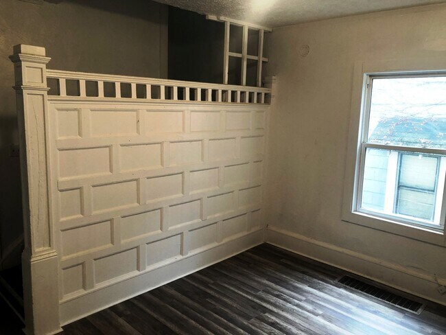 Building Photo - 507 - 1127-29 Victory Street