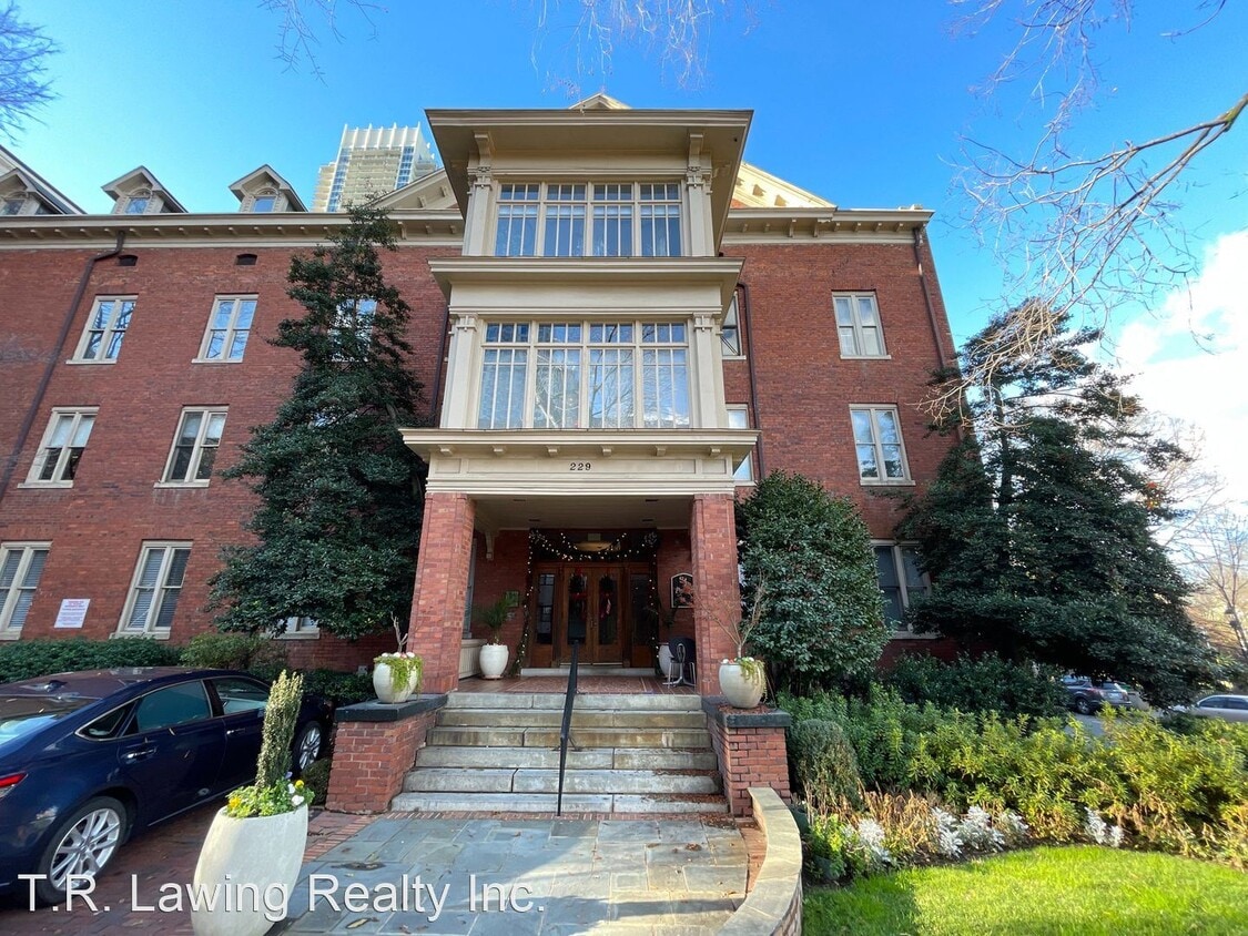 229 N Poplar St, Charlotte, NC 28202 House for Rent in Charlotte, NC