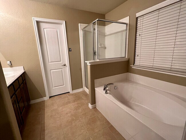 Foto del edificio - 2129 Colby Ln
