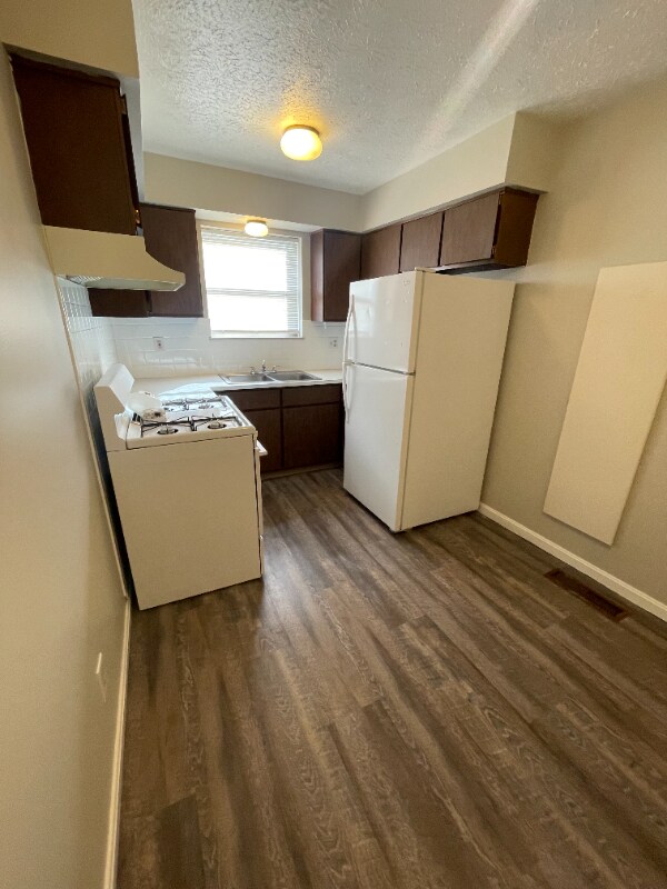 Foto del edificio - 428 Sheraton Dr NW