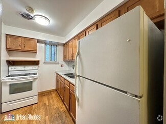 Building Photo - 3812 N Pine Grove Ave