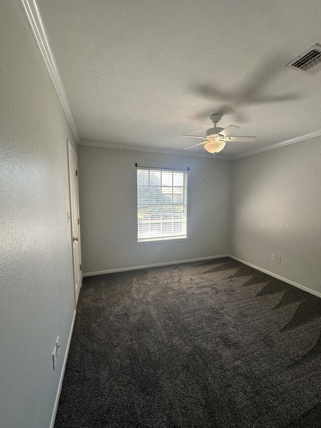 Foto del edificio - 347 Stone Hill Dr