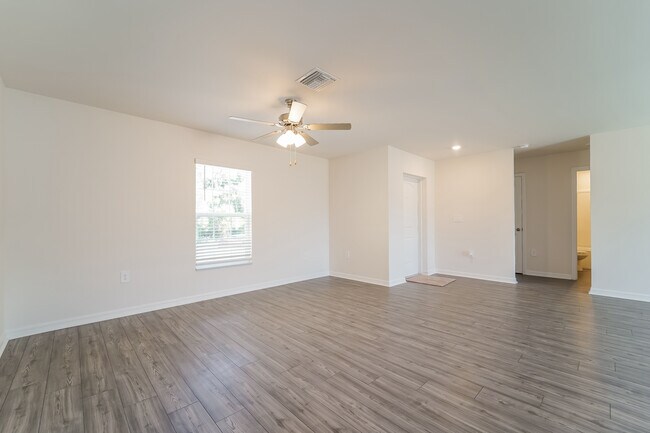 Building Photo - 5821 Babian Rd, North Port, FL