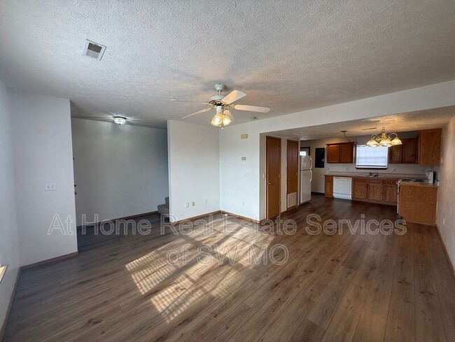 Building Photo - 743 Kings Carriage Rd