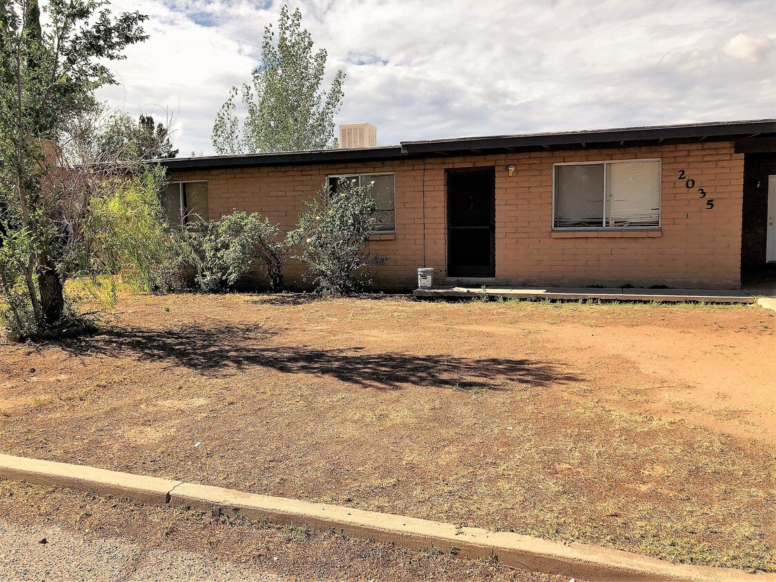 Primary Photo - 2035 E 15th St