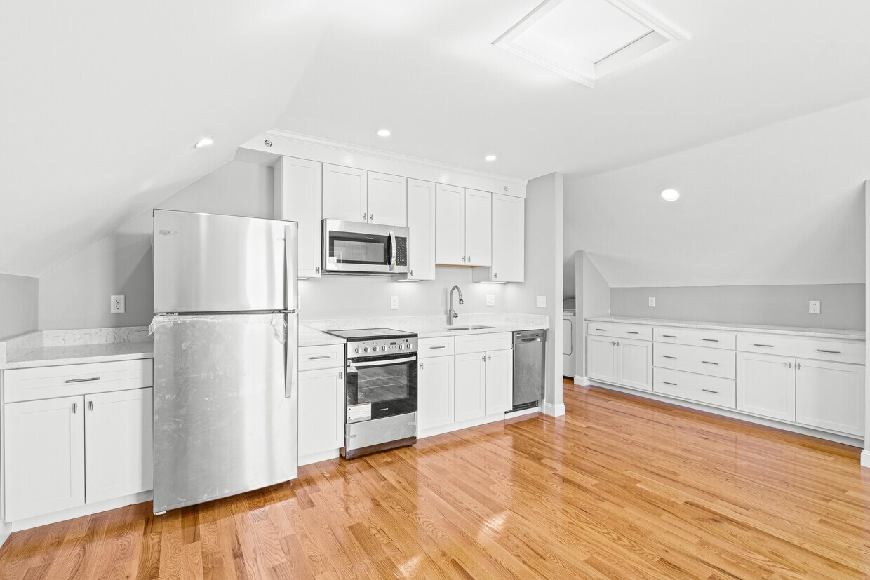 27 W Water St Unit 3, Wakefield, MA 01880 Apartments in Wakefield, MA