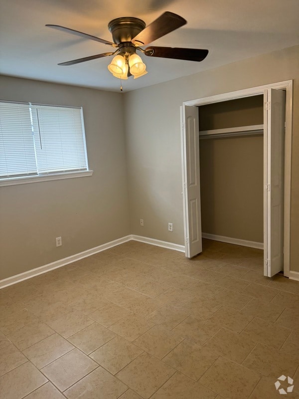 Building Photo - 7920 Dorsett Dr