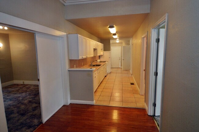 Building Photo - 206 Hazel St