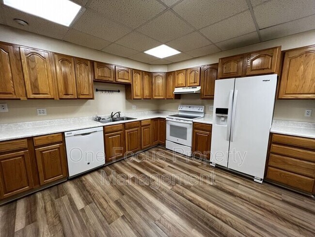 Building Photo - 1618 Riverside Dr
