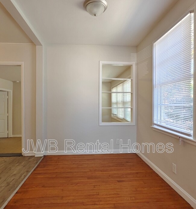 Building Photo - 1164 Glencarin St