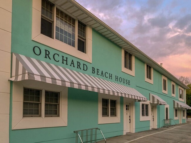 Foto del edificio - 2583 Lakeshore Rd