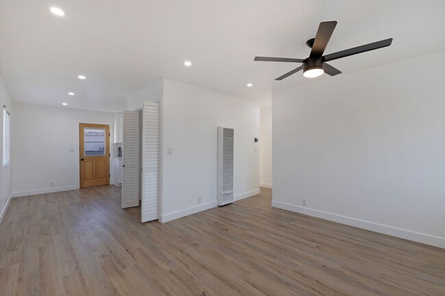 Building Photo - 81 Oaklawn Ave