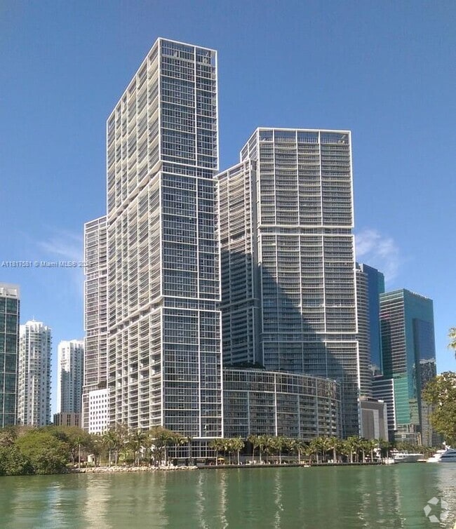 Building Photo - 495 Brickell Ave
