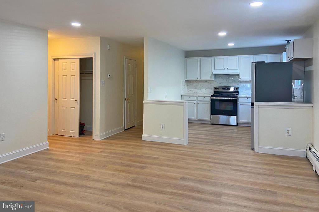 Foto principal - 857 Street Rd