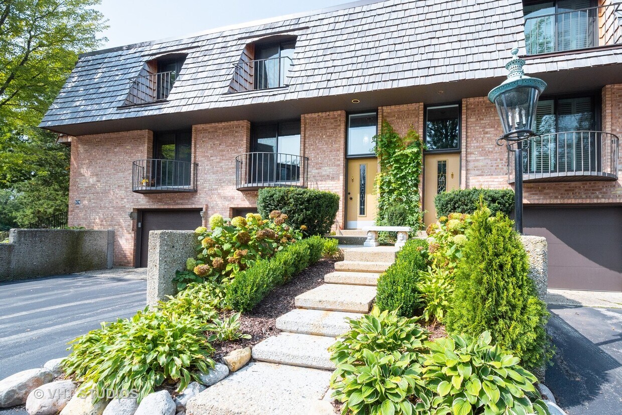 568 W Russell St, Barrington, IL 60010 Townhome Rentals in Barrington