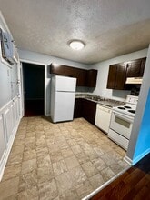 Building Photo - 5144-5158 Linbar Dr