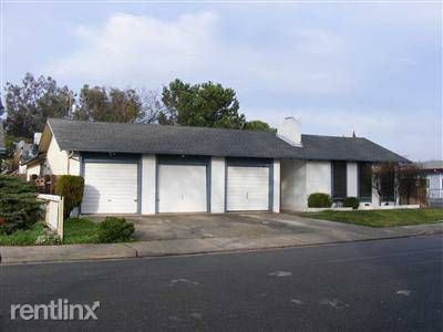 Primary Photo - 2 br, 1 bath Triplex - 6425 Alturas Avenue